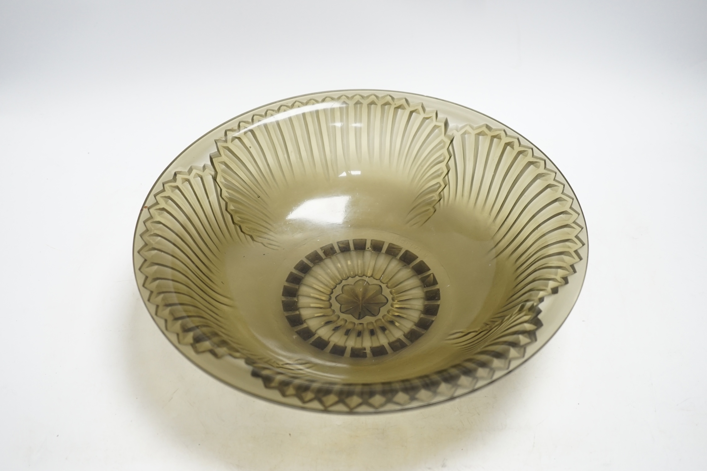 An R. Lalique 'Montigny' glass bowl, 30.5cm diameter